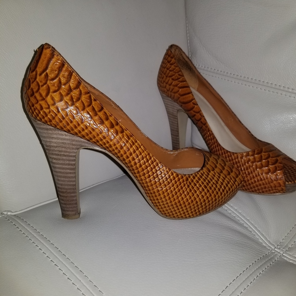 Nine West Fender90 Snake print Orange platform 9.5